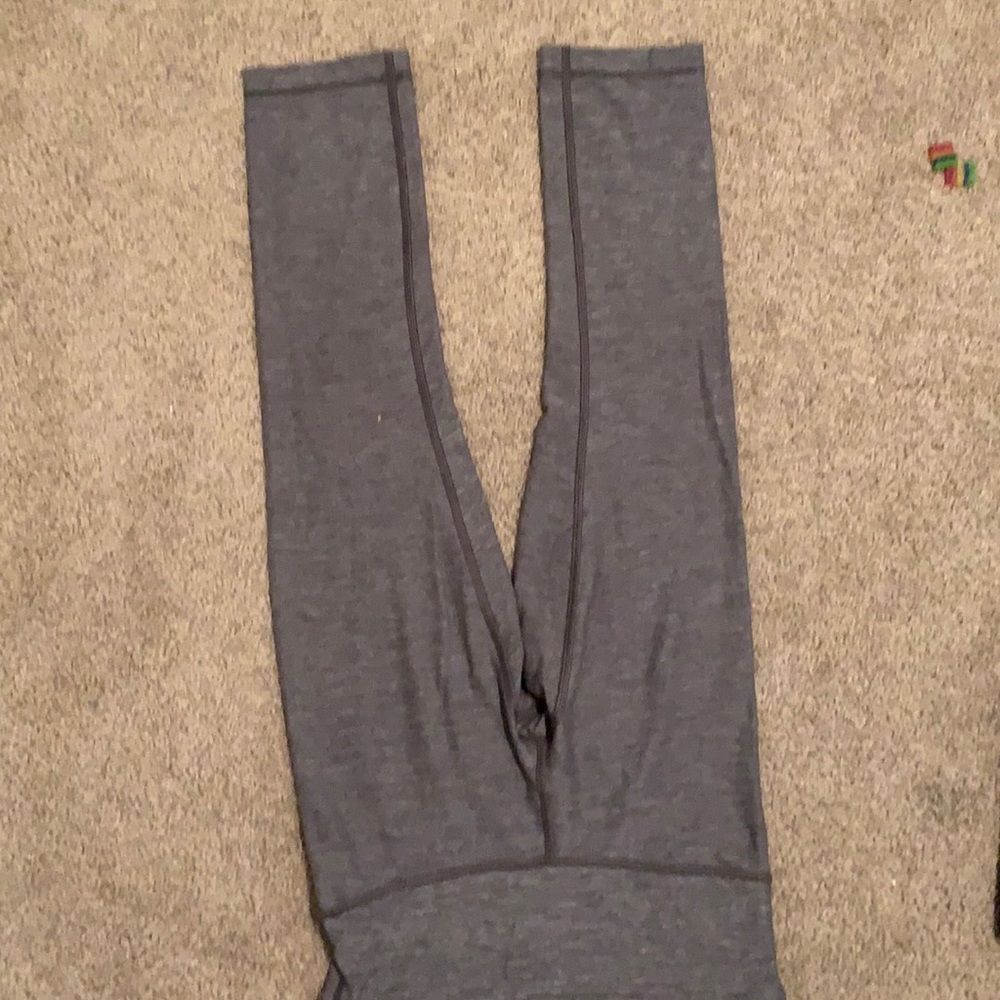 Gray cropped to Lululemon leggings
